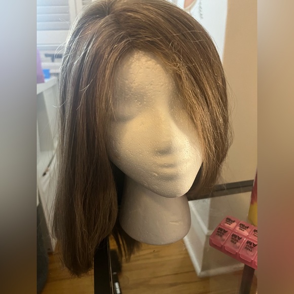 Real hair wig. Very cute. Can be styled curly or straight. - Picture 3 of 8